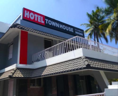 Hotel Sunday - Townhouse Club Airport Trivandrum Thiruvananthapuram Eksteriør bilde