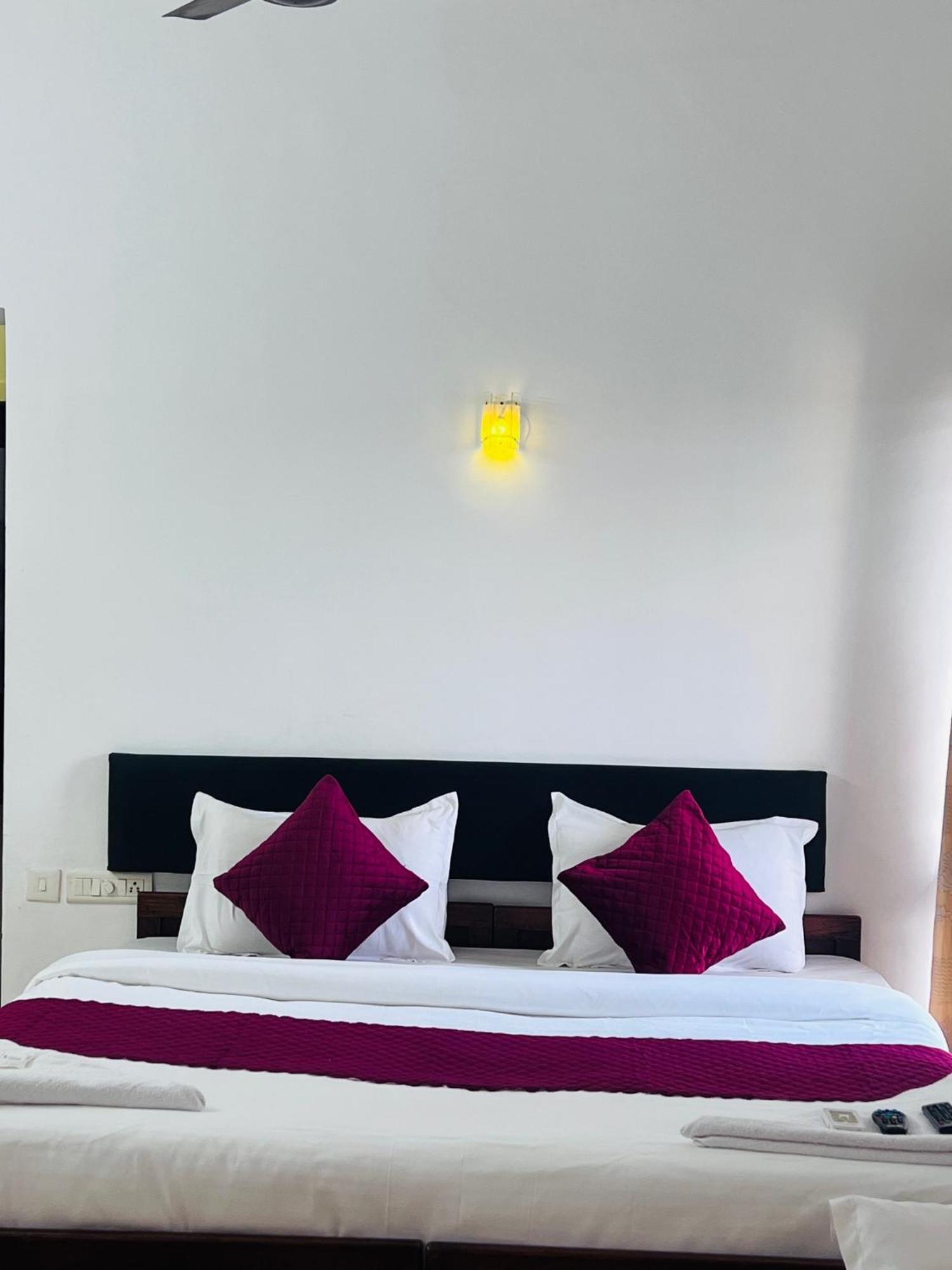 Hotel Sunday - Townhouse Club Airport Trivandrum Thiruvananthapuram Eksteriør bilde