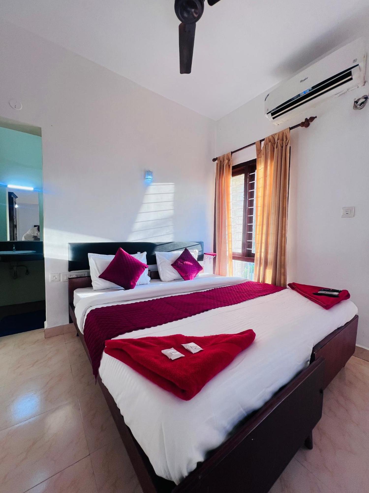 Hotel Sunday - Townhouse Club Airport Trivandrum Thiruvananthapuram Eksteriør bilde
