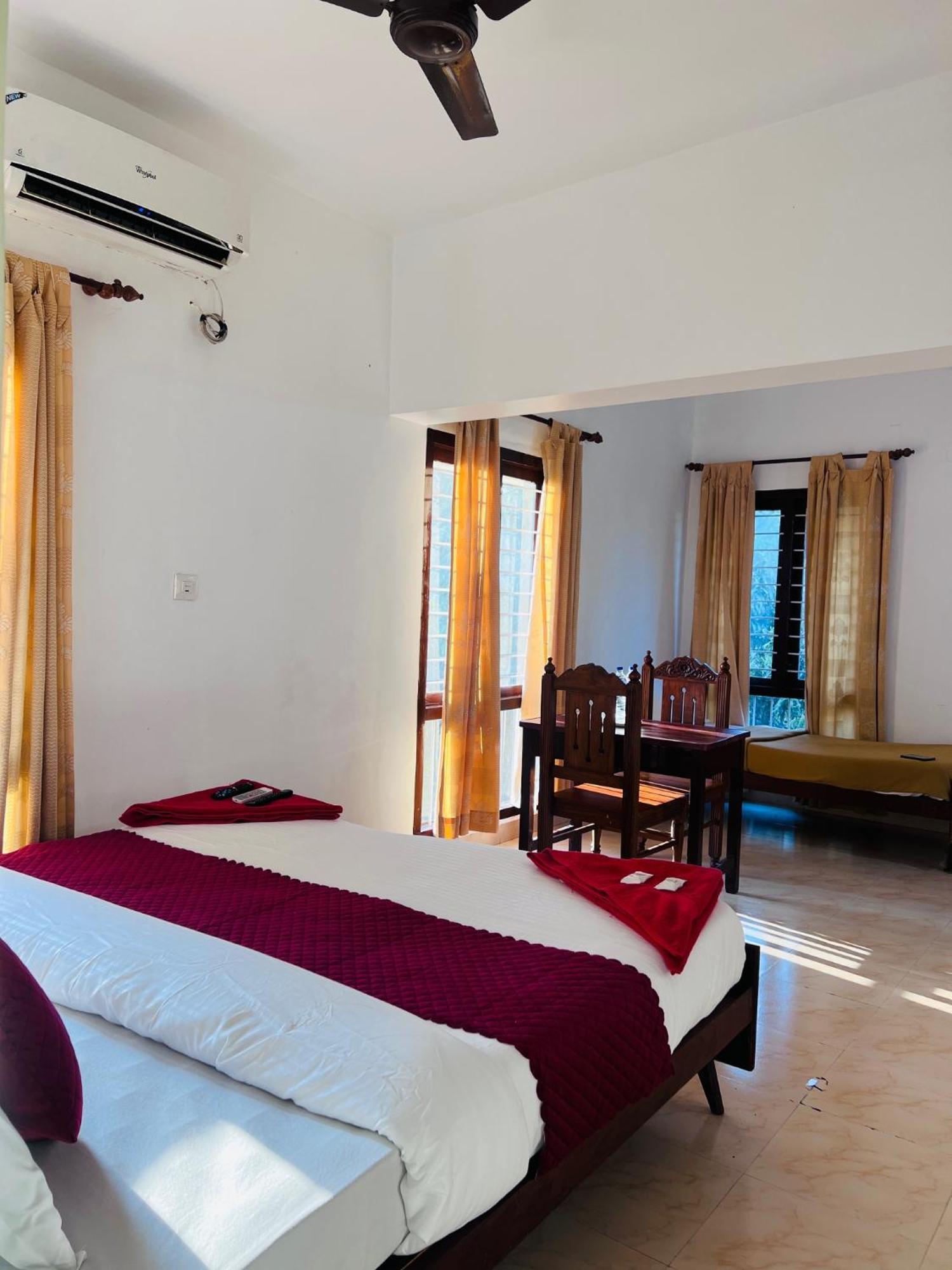 Hotel Sunday - Townhouse Club Airport Trivandrum Thiruvananthapuram Eksteriør bilde