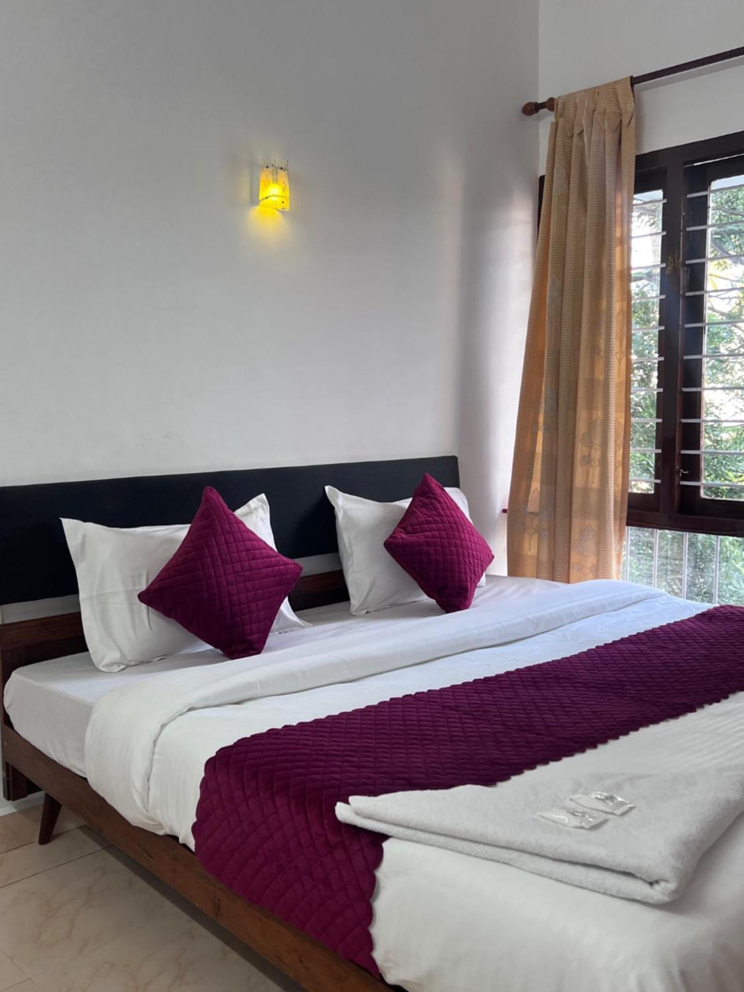 Hotel Sunday - Townhouse Club Airport Trivandrum Thiruvananthapuram Eksteriør bilde