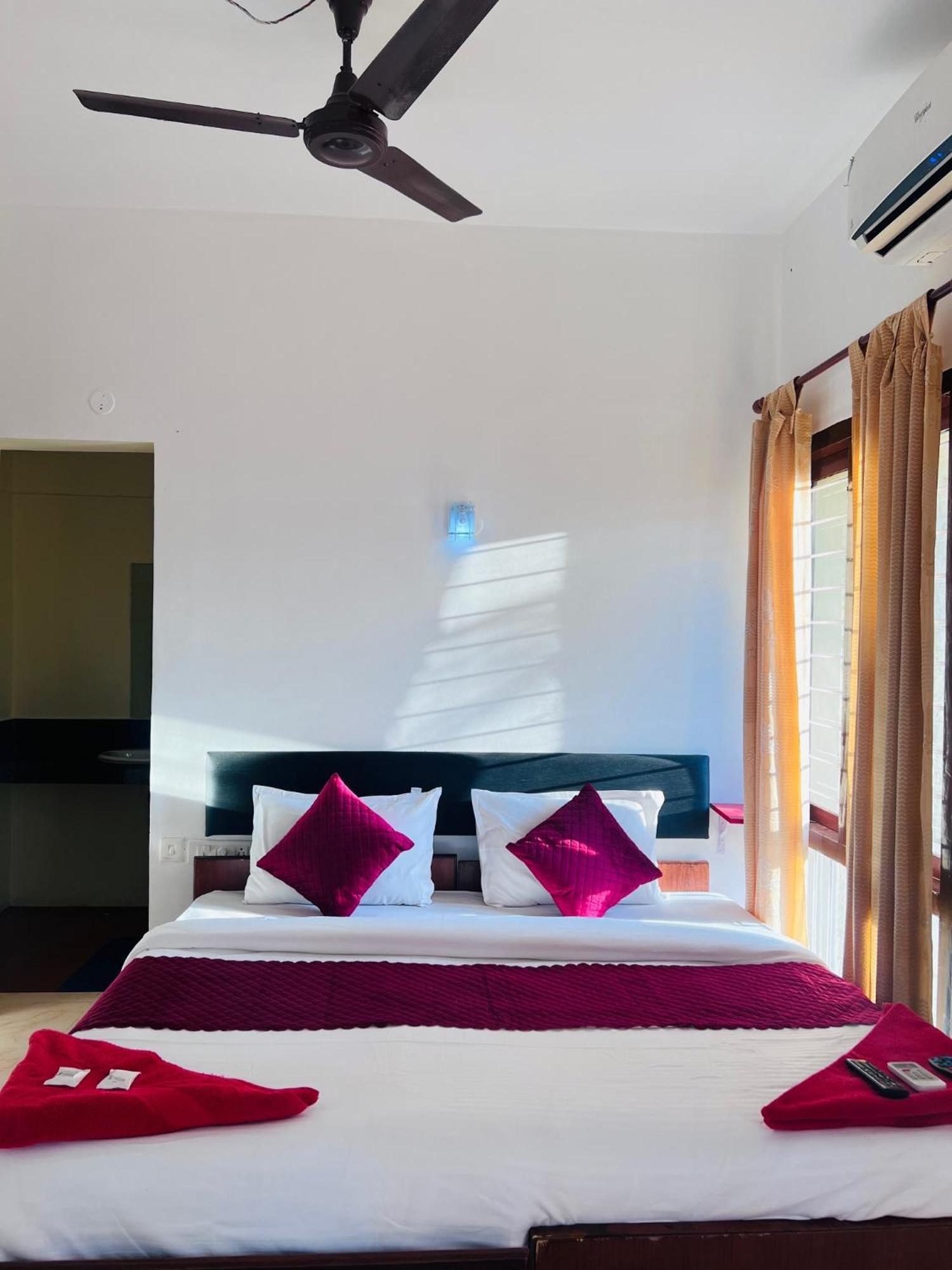 Hotel Sunday - Townhouse Club Airport Trivandrum Thiruvananthapuram Eksteriør bilde