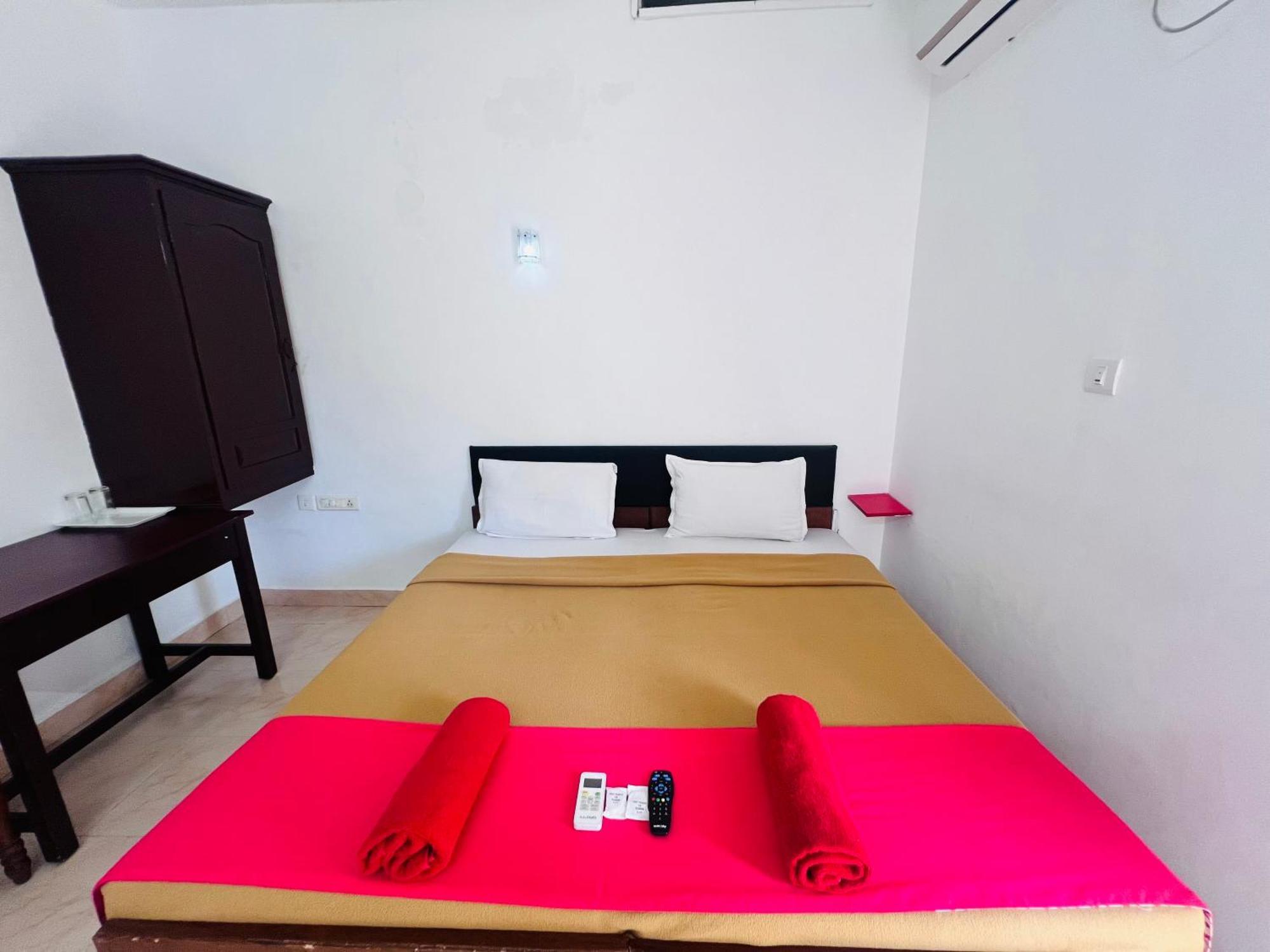 Hotel Sunday - Townhouse Club Airport Trivandrum Thiruvananthapuram Eksteriør bilde