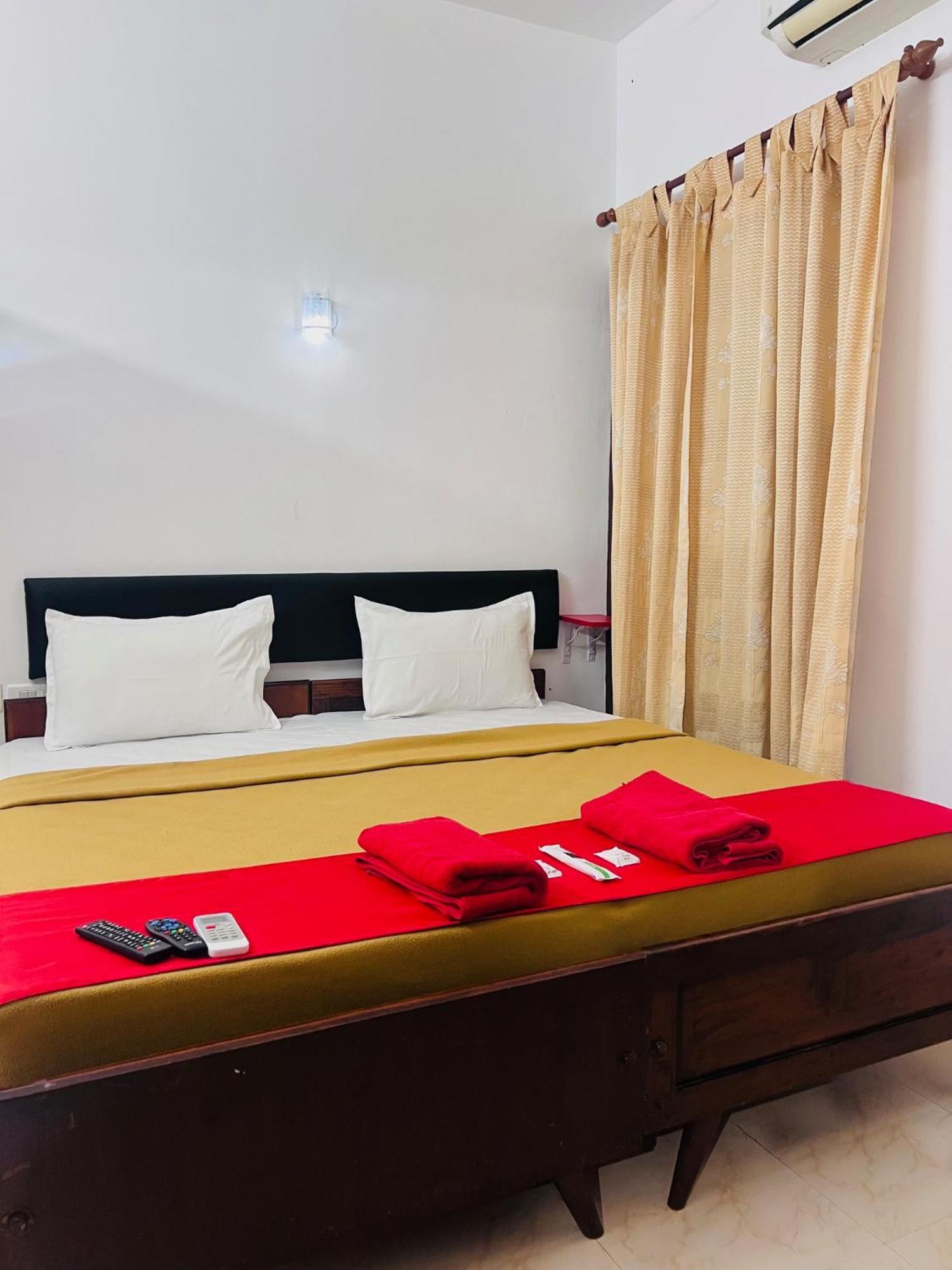 Hotel Sunday - Townhouse Club Airport Trivandrum Thiruvananthapuram Eksteriør bilde