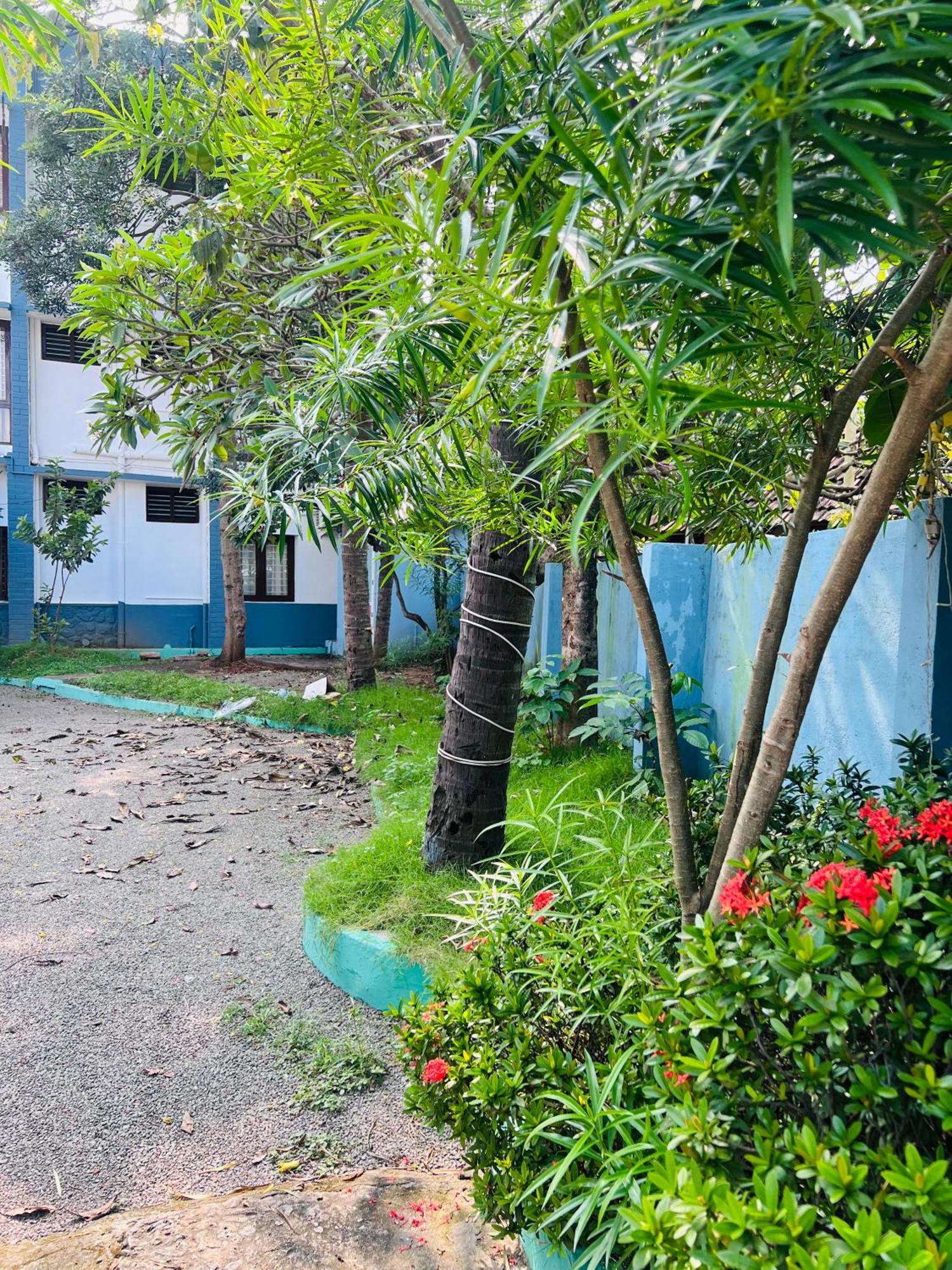 Hotel Sunday - Townhouse Club Airport Trivandrum Thiruvananthapuram Eksteriør bilde