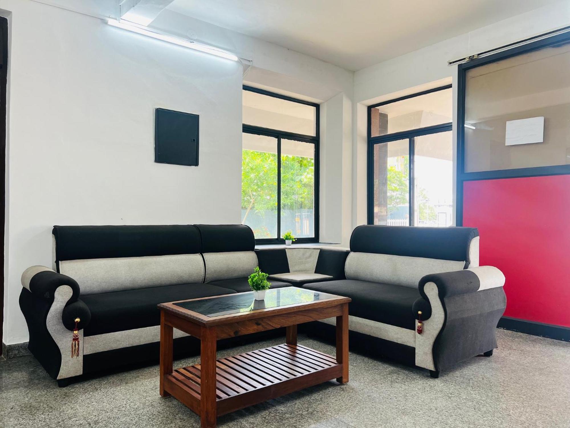 Hotel Sunday - Townhouse Club Airport Trivandrum Thiruvananthapuram Eksteriør bilde