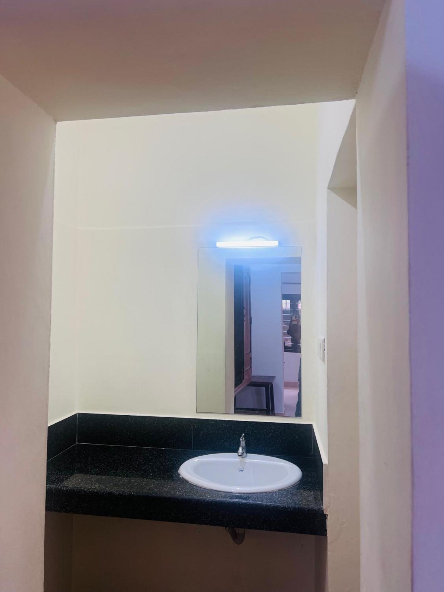 Hotel Sunday - Townhouse Club Airport Trivandrum Thiruvananthapuram Eksteriør bilde