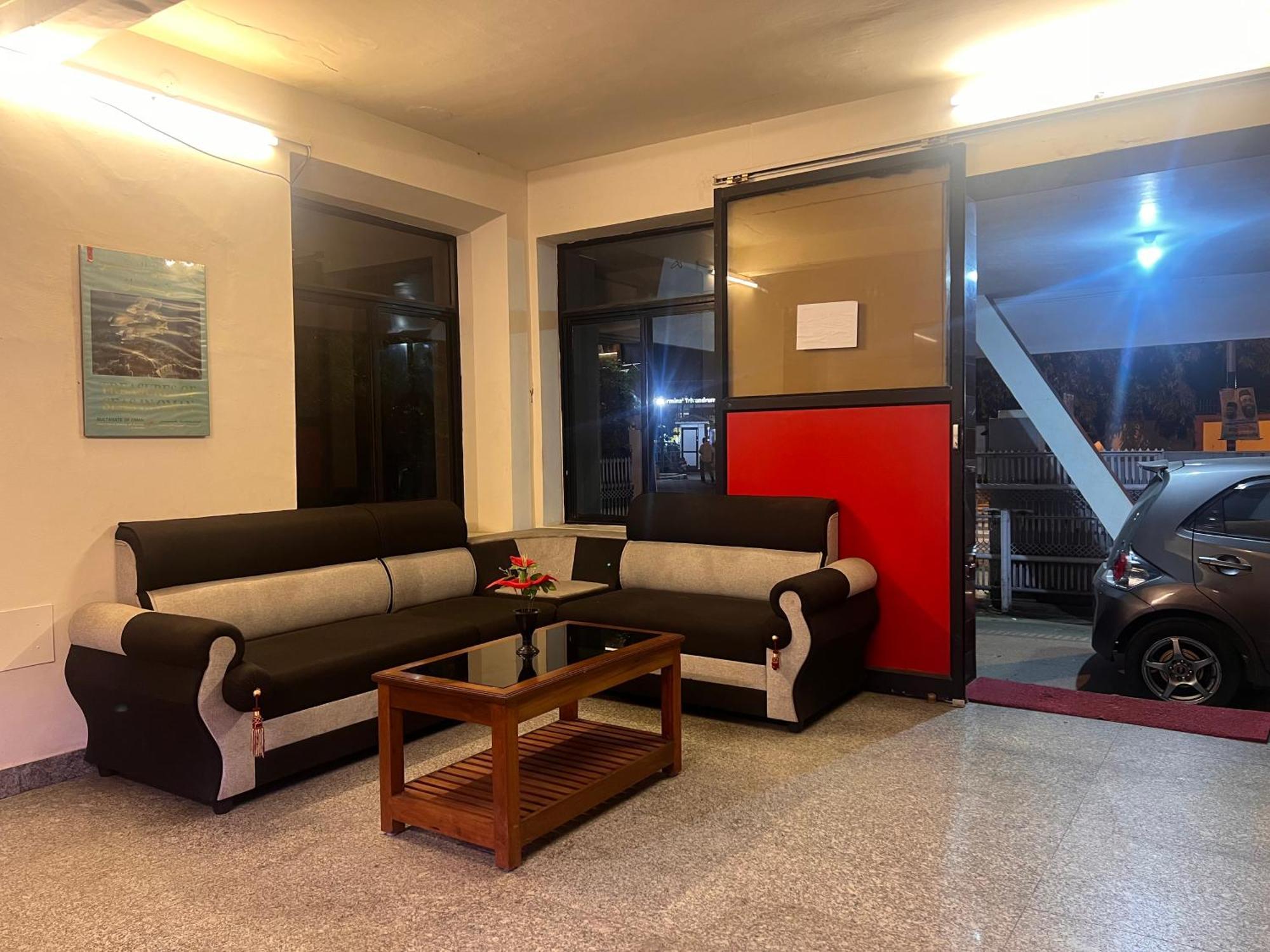 Hotel Sunday - Townhouse Club Airport Trivandrum Thiruvananthapuram Eksteriør bilde
