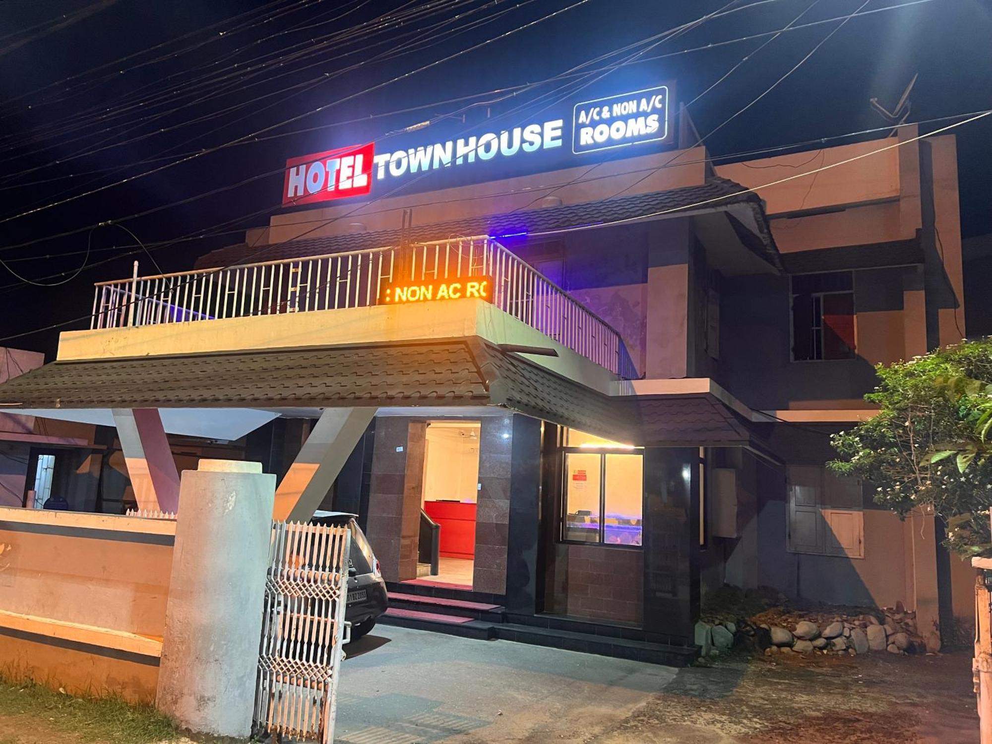 Hotel Sunday - Townhouse Club Airport Trivandrum Thiruvananthapuram Eksteriør bilde