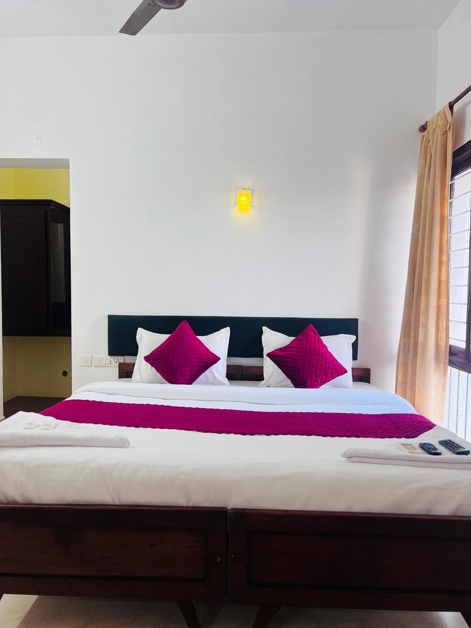 Hotel Sunday - Townhouse Club Airport Trivandrum Thiruvananthapuram Eksteriør bilde
