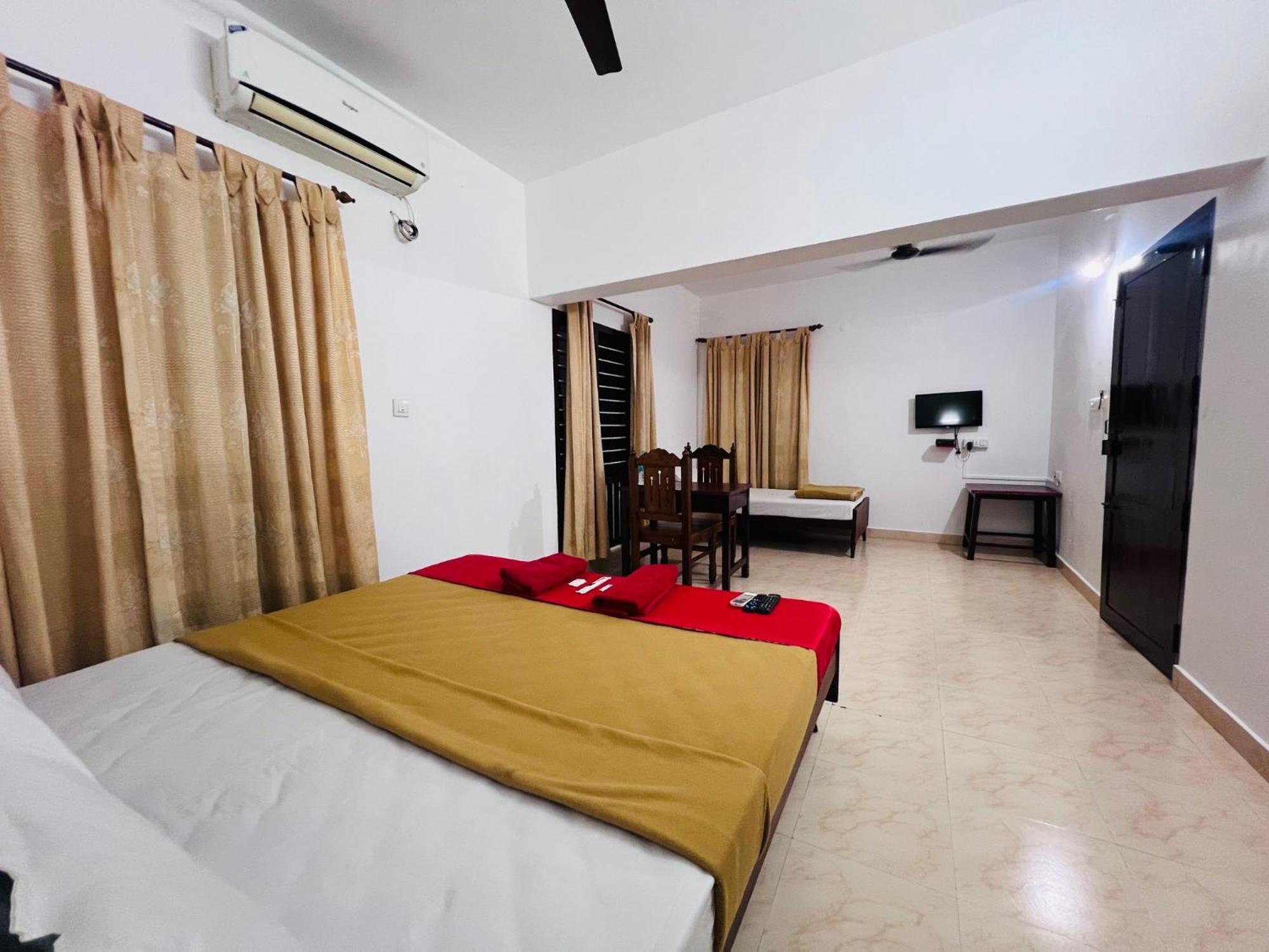 Hotel Sunday - Townhouse Club Airport Trivandrum Thiruvananthapuram Eksteriør bilde