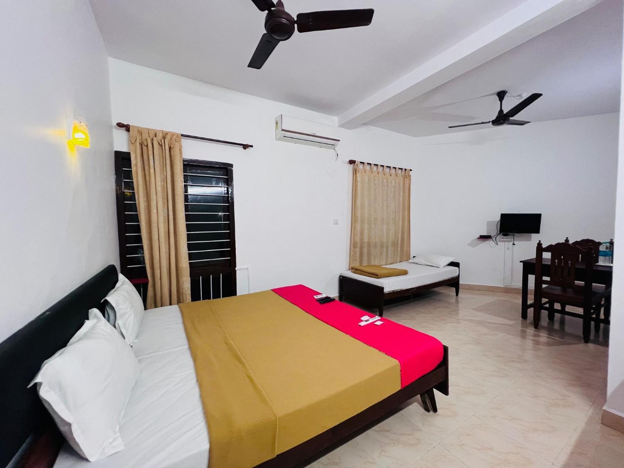 Hotel Sunday - Townhouse Club Airport Trivandrum Thiruvananthapuram Eksteriør bilde