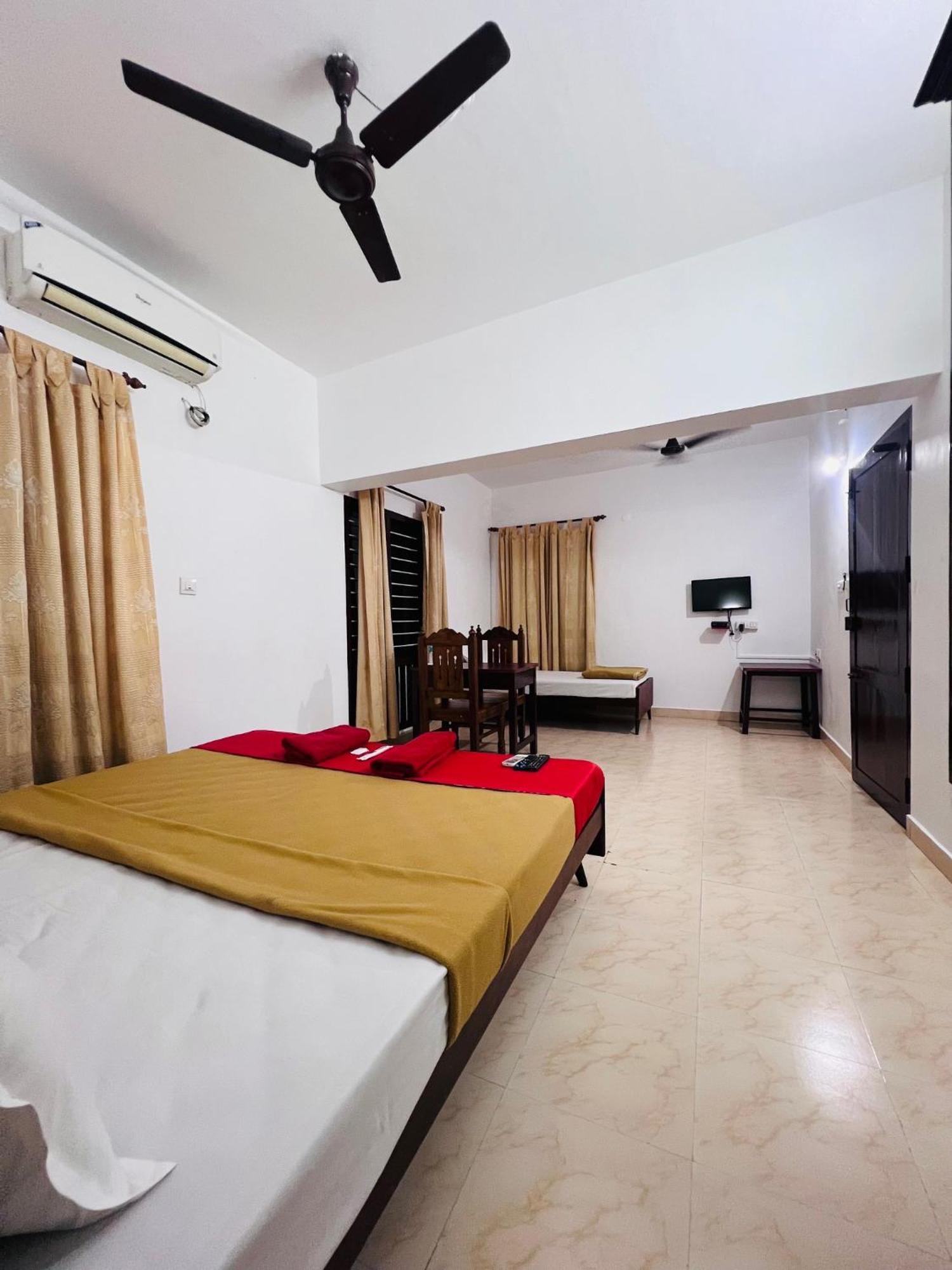 Hotel Sunday - Townhouse Club Airport Trivandrum Thiruvananthapuram Eksteriør bilde